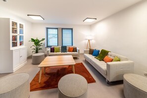 Smart TV - Luxury Family Holiday Home With Wellness (Binsfeld)