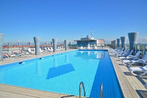 Pool - So cool Residenza delle Terme C6 Sleeps 6 persons 2 bedroom apartment (Bibione)