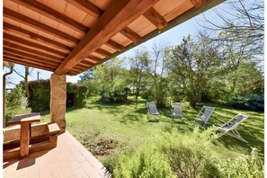 Terrace/patio - Farmhouse "Volpe" with Shared Pool, Private Terrace & Wi-Fi (Pitigliano)