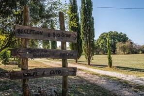 Property grounds - Farmhouse "Volpe" with Shared Pool, Private Terrace & Wi-Fi (Pitigliano)