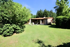 Exterior - Farmhouse "Volpe" with Shared Pool, Private Terrace & Wi-Fi (Pitigliano)