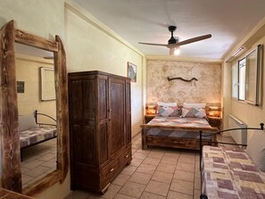 1 室のベッドルーム、WiFi (無料)、ベッドシーツ