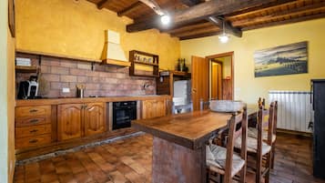 Macchina per tè/caffè, frigorifero, forno, piano cottura
