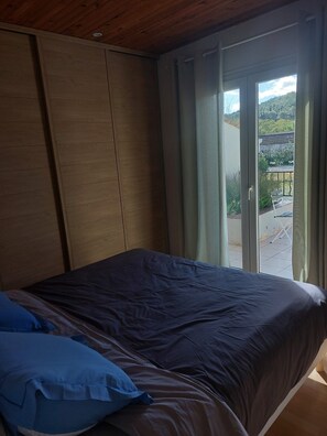 1 bedroom, free WiFi, bed sheets