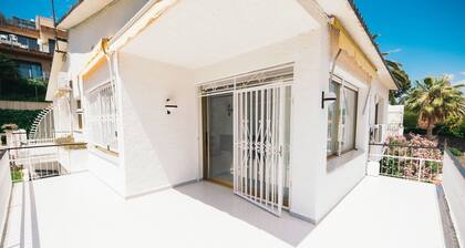 Villa "Oasis Salou" with Sea View, Private Pool & Wi-Fi