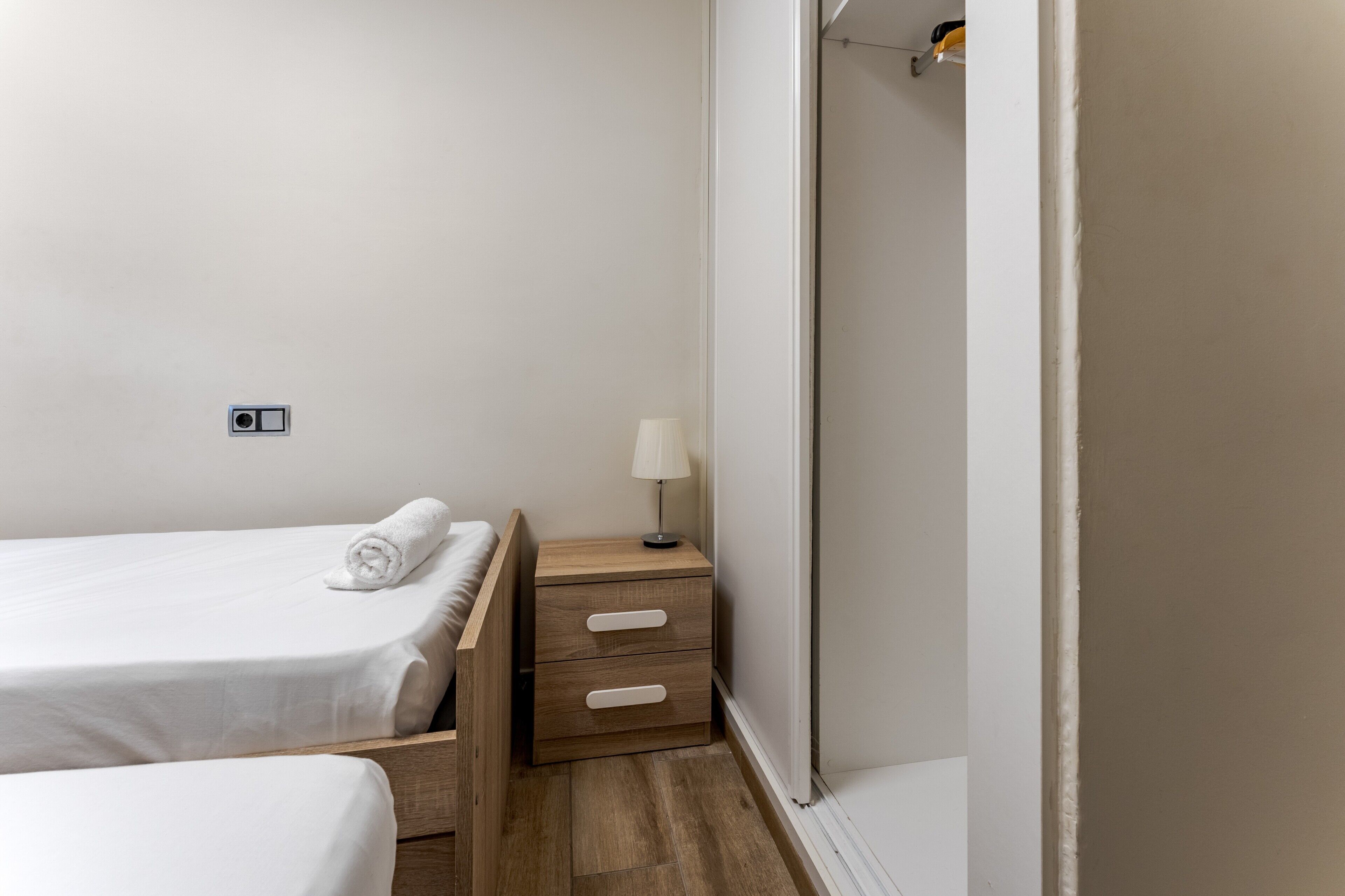 6 slaapkamers, een strijkplank/strijkijzer, gratis wifi, beddengoed