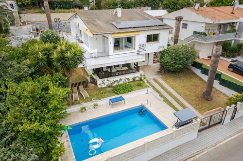 Villa 'Oasis Salou Pool Beach and Bbq' with Sea View, Wi-Fi and Air Conditioning