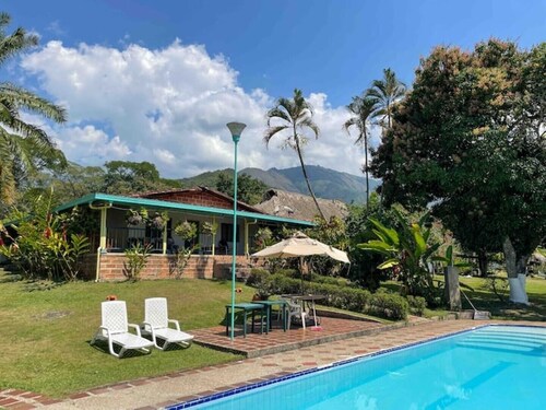 Hermosa y Amplia Finca - Piscina, 5 min Parque
