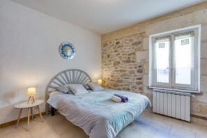 4 bedrooms, iron/ironing board, free WiFi, bed sheets - Holiday Home 'Maison En Petite Camargue' with Shared Terrace and Wi-Fi (Marsillargues)