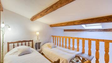 4 chambres, fer et planche à repasser, Wi-Fi gratuit, draps fournis