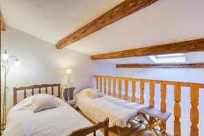 4 bedrooms, iron/ironing board, free WiFi, bed sheets