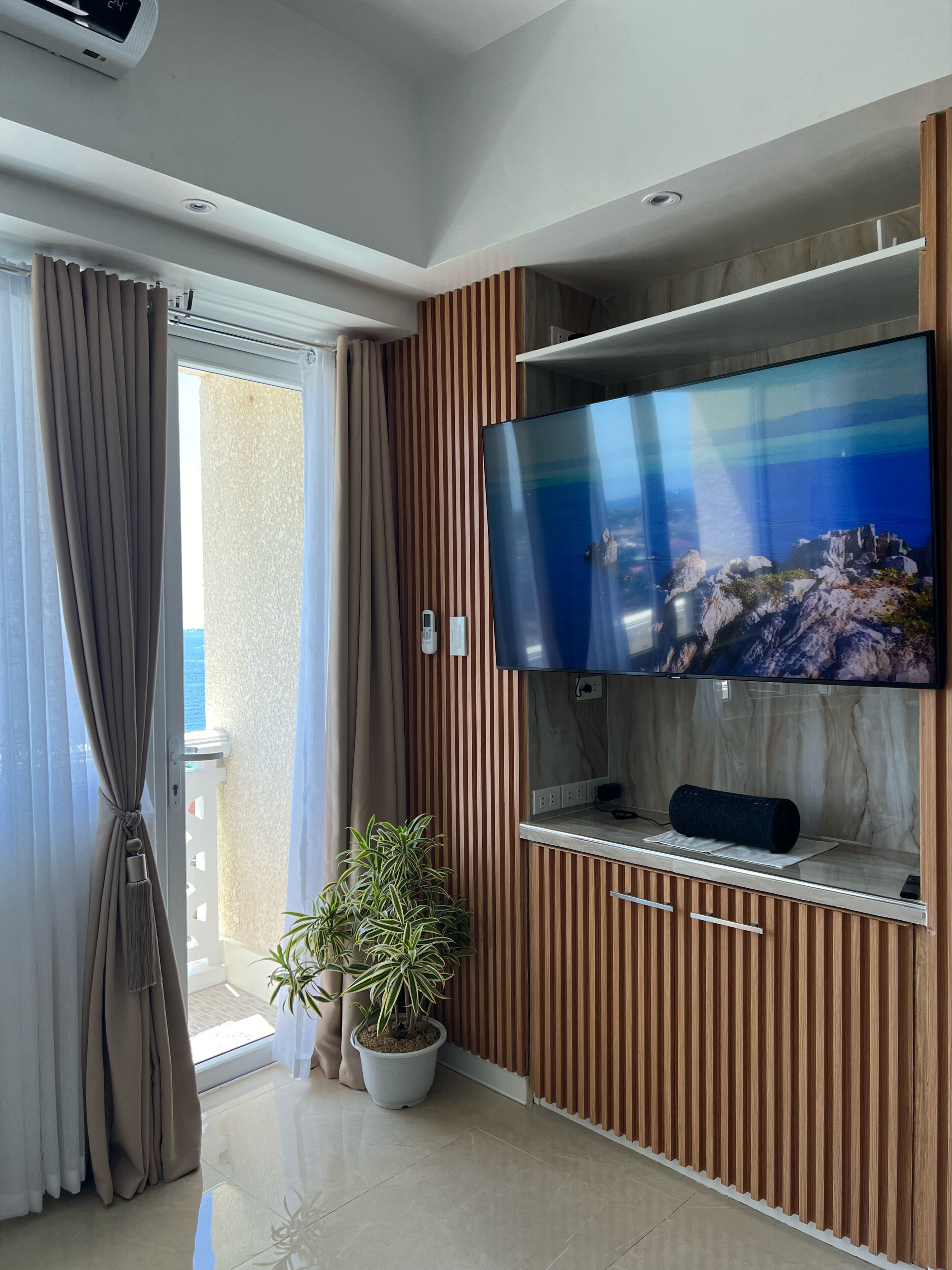 Luxury Apartment, Ensuite | 1 bedroom, down comforters, in-room safe, desk