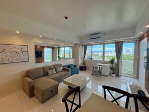 Living area - Spacious Oceanview Corner Suite Brand New (Lapu-Lapu)