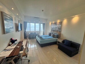 1 bedroom, in-room safe, desk, laptop workspace - Spacious Oceanview Corner Suite Brand New (Lapu-Lapu)