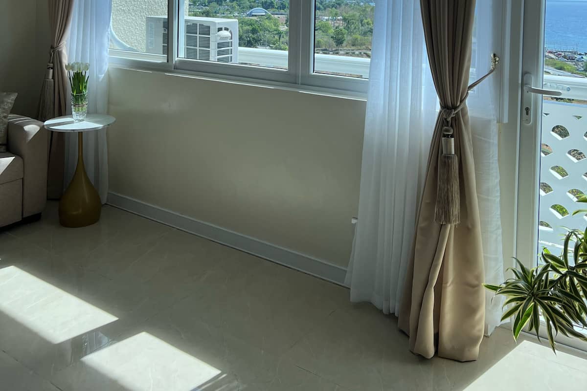Luxury-Apartment, Balkon | 1 Schlafzimmer, Daunenbettdecken, Zimmersafe, Schreibtisch