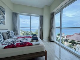 1 bedroom, down duvets, in-room safe, desk