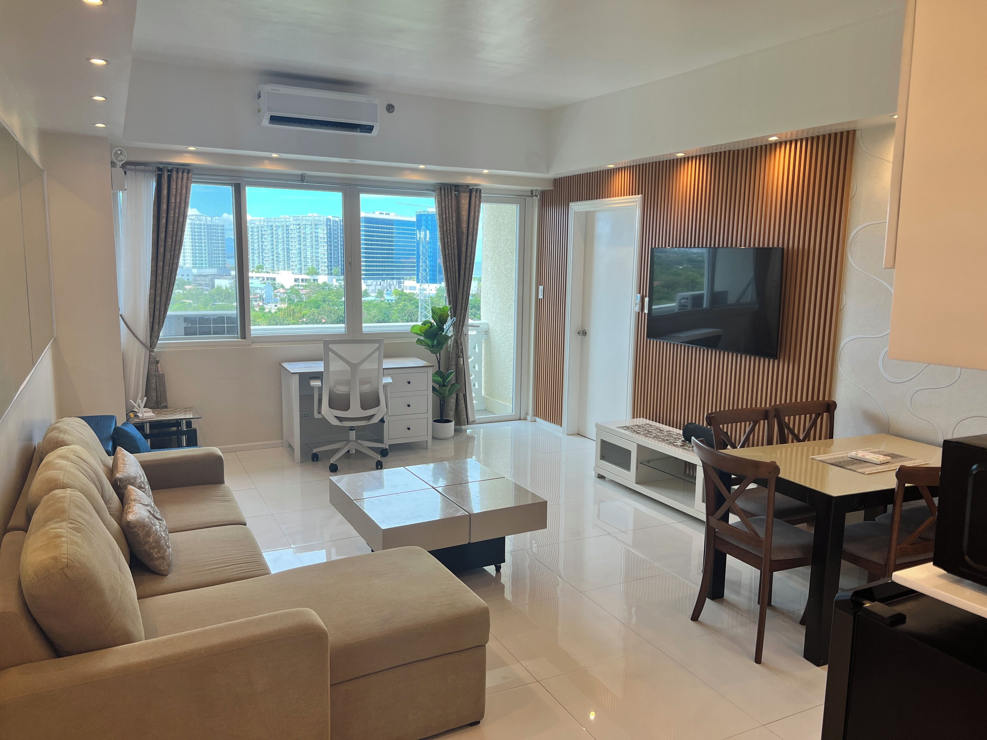 Panoramic Apartment | 1 bilik tidur, peti besi dalam bilik, meja, ruang kerja komputer riba 