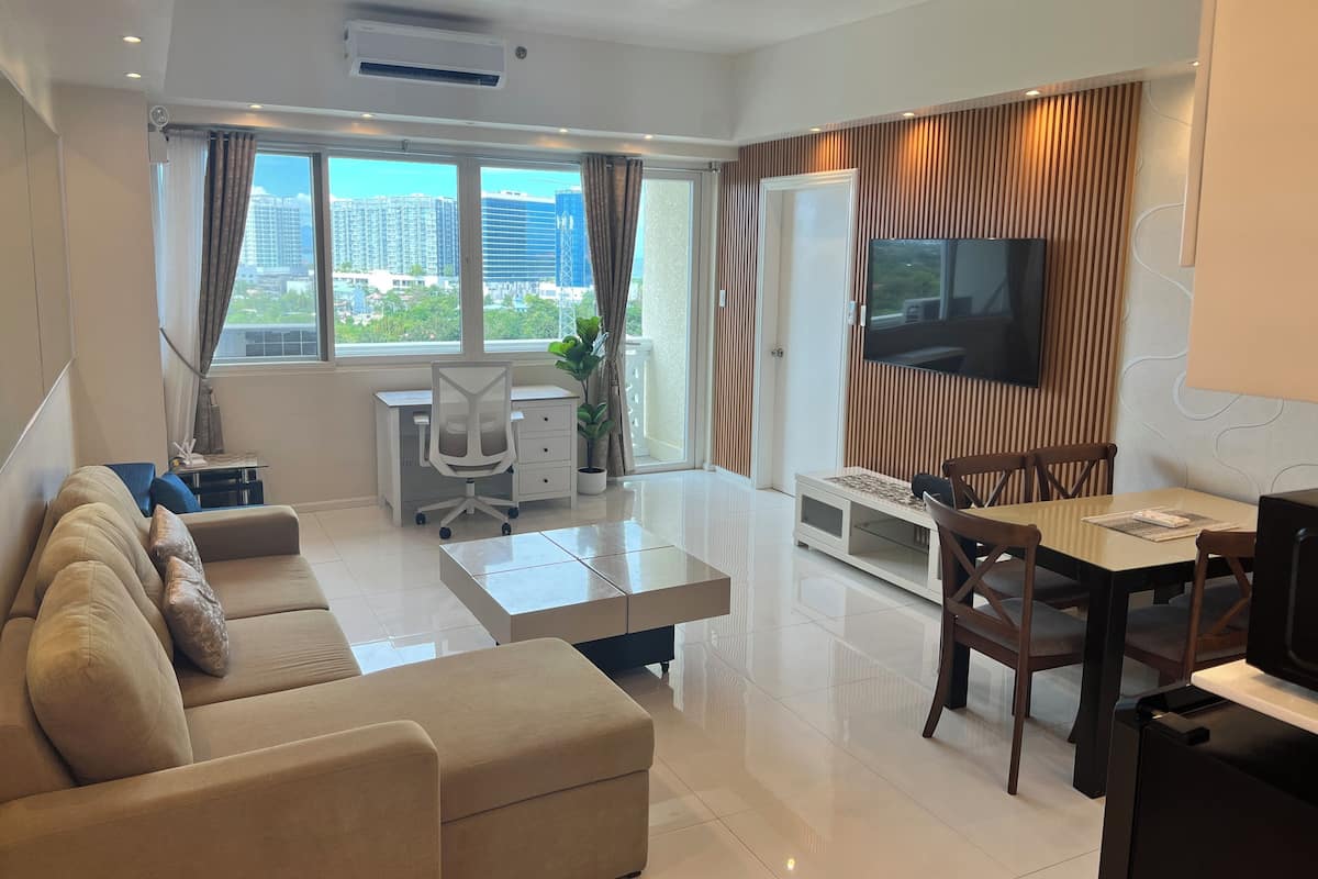 Leilighet – panorama | 1 soverom, safe på rommet, skrivebord og skrivebord for bærbar PC