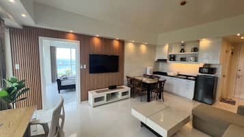 Apartemen Panorama, pemandangan laut | Area keluarga | Smart TV 55-inci dengan saluran TV digital dan Netflix