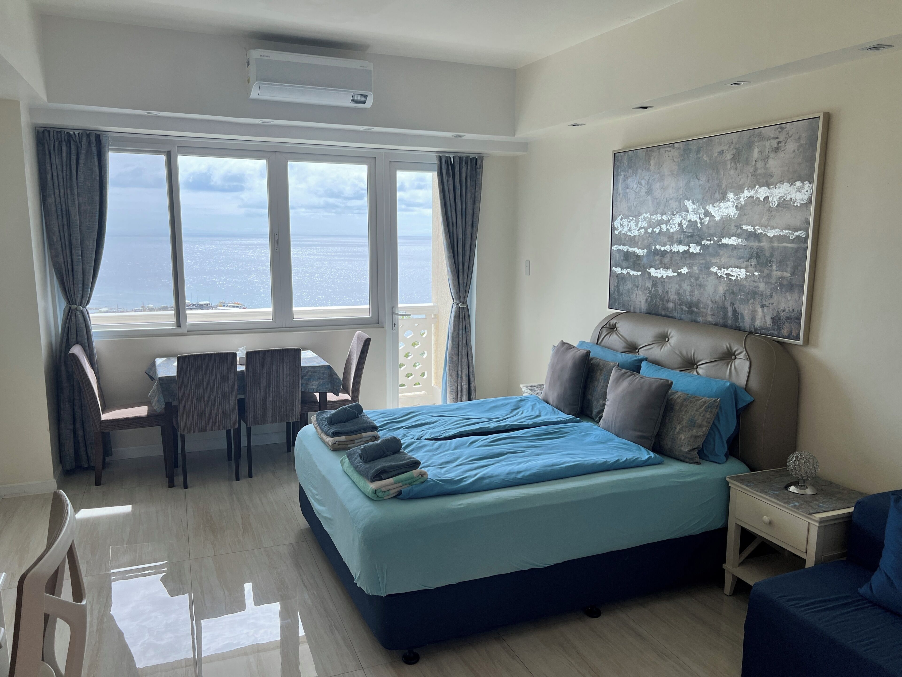 Studio – premium | 1 soverom, safe på rommet, skrivebord og skrivebord for bærbar PC