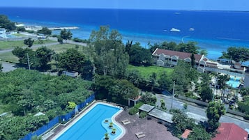 3 outdoor pools