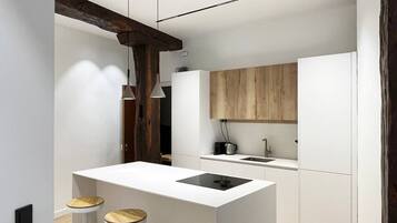 Fridge, microwave, stovetop, dishwasher