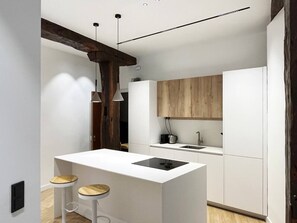 Réfrigérateur, micro-ondes, plaque de cuisson, lave-vaisselle