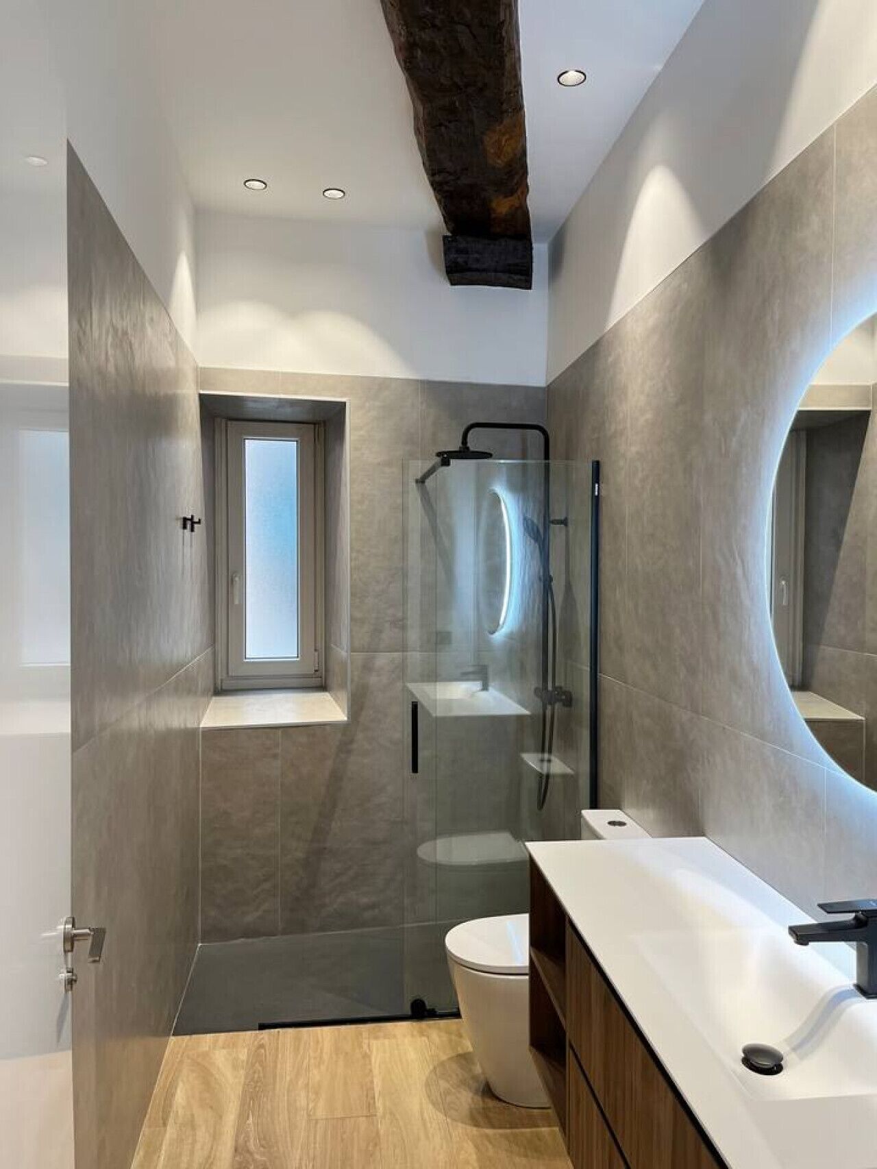 Secador de pelo, toallas