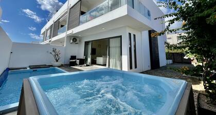 Duplex - pool, jacuzzi & views