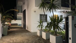 Unclassified image, 2 of 28, button - Duplex - pool, jacuzzi & views (Flic en Flac)