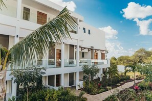 Exterior - Apartment with swimming pool and sea view (Black River)