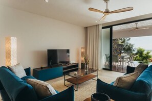 TV - Apartment with swimming pool and sea view (Black River)