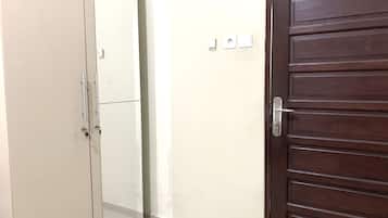 Kamar Single Basic | Wi-Fi gratis dan seprai linen