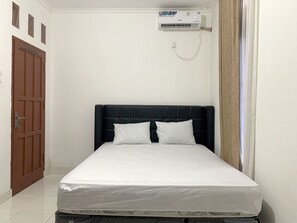 Basic Double Room | Free WiFi, bed sheets
