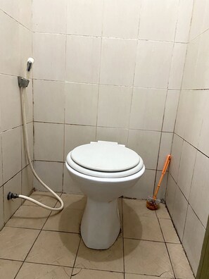 Basic Single Room | Bathroom