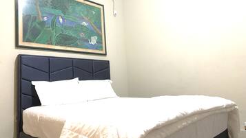 Kamar Double Basic | Wi-Fi gratis dan seprai linen