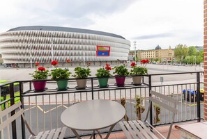 Outdoor dining - Apartamento con vistas al Estadio San Mamés (Bilbao)