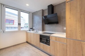 Fridge, microwave, stovetop, dishwasher