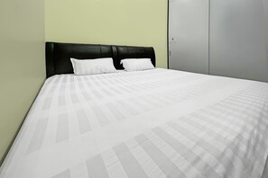 Economy Double Room | Bed sheets - Hotel O Wisma Dg Tata (Makassar)