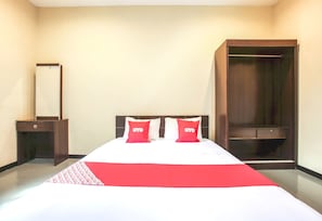 Standard Double Room, 1 Katil Ratu (Queen) | Meja, ruang kerja komputer riba, Wi-fi percuma, cadar katil 