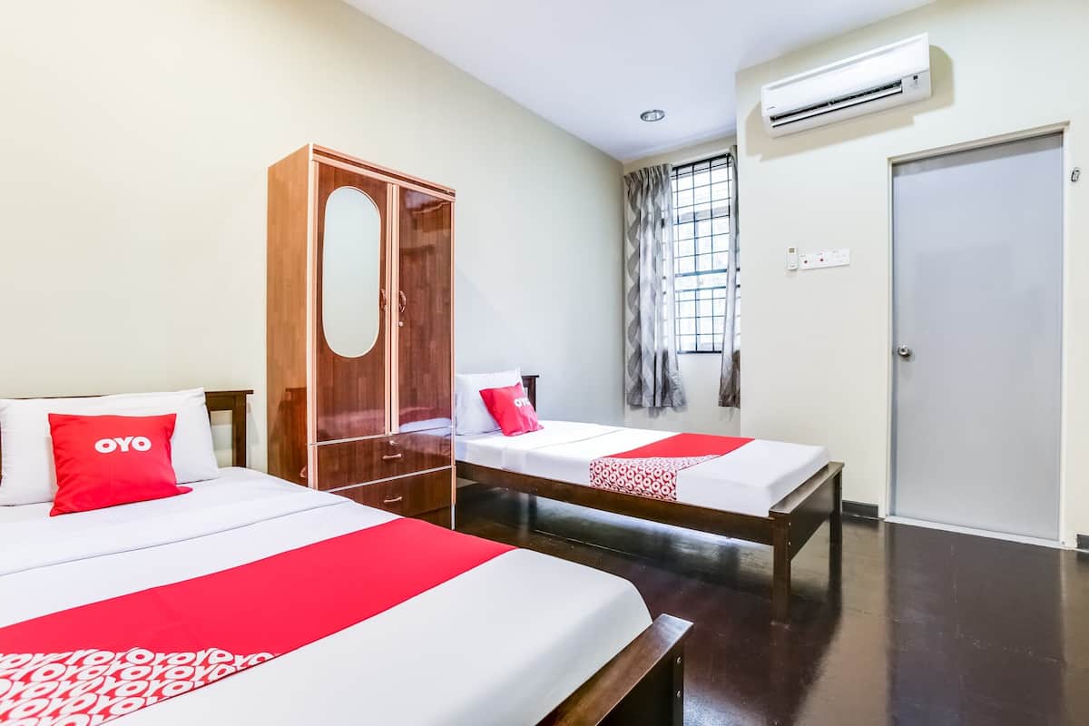 Habitació amb dos llits individuals Deluxe | 1 dormitori, escriptori i espai de treball apte per a portàtils