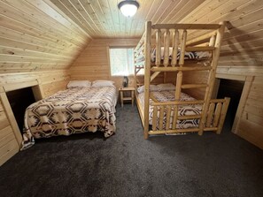 4 bedrooms, free WiFi - Rustic Cabin & loft, Smart TVs, Firepit (Island Park)