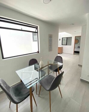 Dining - Hermoso Apartamento Remodelado-excelente Ubicación (Medellín)