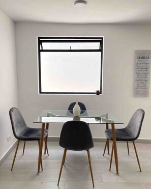 Dining - Hermoso Apartamento Remodelado-excelente Ubicación (Medellín)