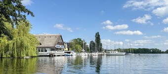 Ferienhaus Wiesengeflüster W3 mit Fasssauna und Garten, 300 m zur Müritz