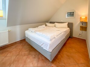 1 bedroom, travel cot, free WiFi