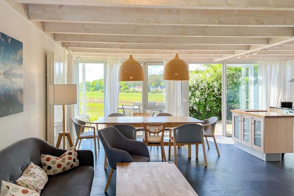 Fernseher, Kamin, Stereoanlage