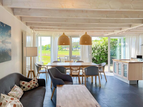 TV, fireplace, stereo - Ferienhaus Wiesengeflüster S1 mit Sauna, Kamin und Workation an der Müritz (Röbel/Müritz)