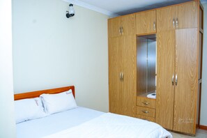1 bedroom, WiFi, bed sheets - The cozy homely home (jinja)