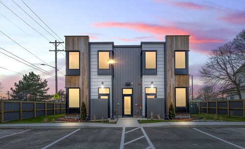 Studio Monthly & Daily Rental For Traveling Professionals,Corporate & Student's 